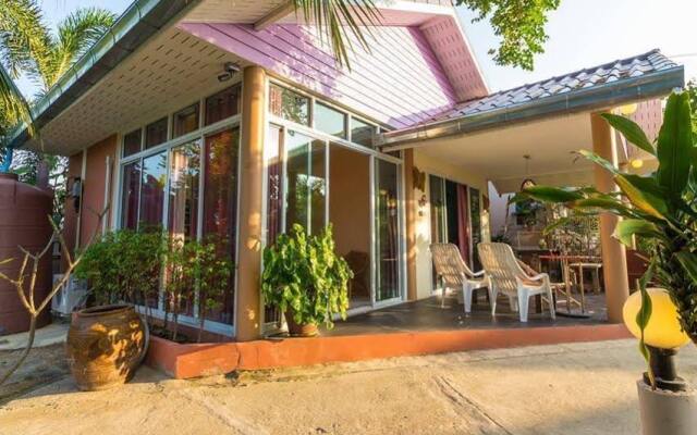 Отель Rang Nok Noi at Koh Larn Hotel Таиланд, Ко-Лан - отзывы, цены и фото номеров - забронировать отель Rang Nok Noi at Koh Larn Hotel онлайн вид на фасад