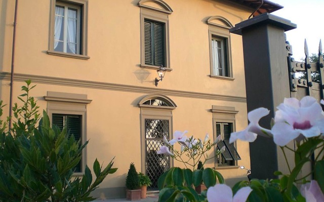 Отель Villa Le Luci Кастаньето-Кардуччи вид на фасад