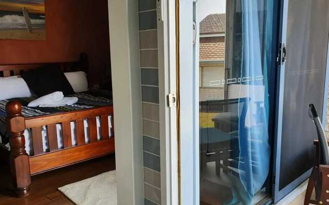 JUST-4-YOU! amazing sea views, WIFI, fullly air-conditioned, king bed