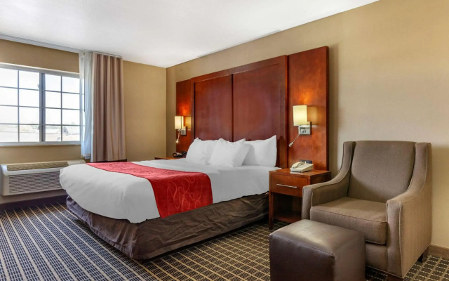 Comfort Suites Delavan - Lake Geneva Area