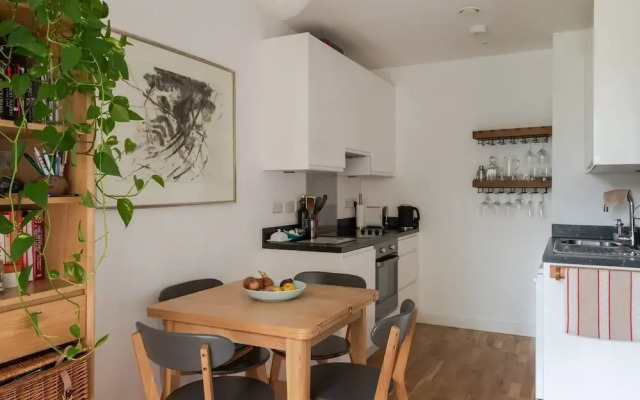 Cozy 1BR Flat in Kentish Town, Fits 2
