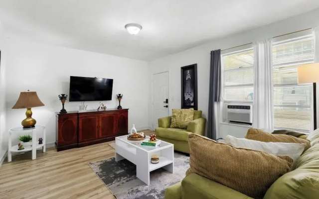 Pet-friendly Brickell Stay Near Beach & City