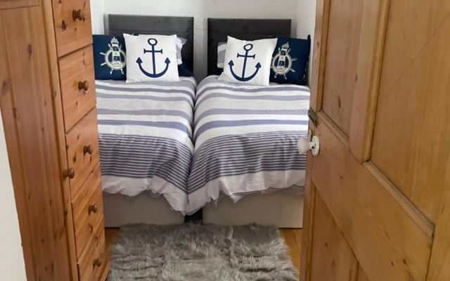 2 bed Harbourside apartment porthmadog