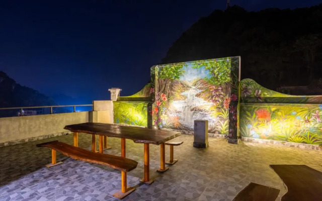 Cat Ba Xanh Spring Garden Hotel