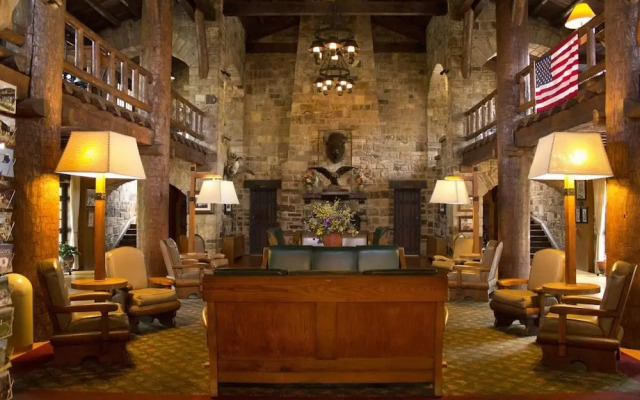 Giant City Lodge