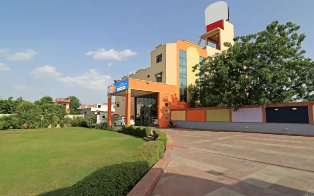 Jypore Saffron Inn & Suites