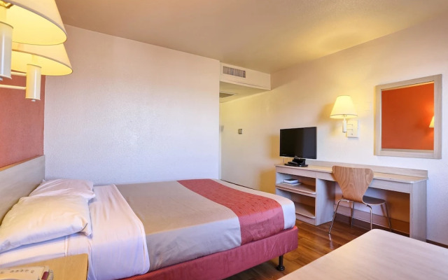 Motel 6 Pittsburg