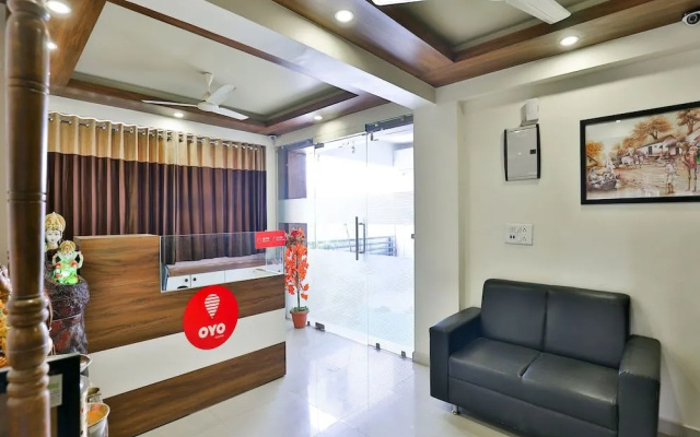 OYO 15417 Red Rose
