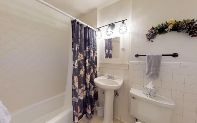 Mulberry Place: a Charming Cottage Near Old Town!