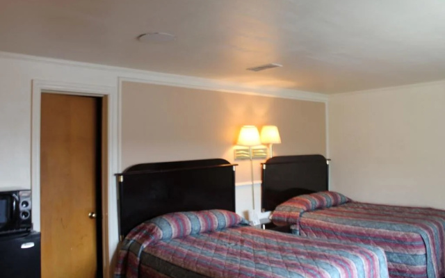 Super 7 Motel