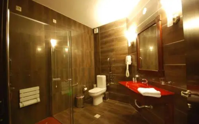 Batselas Traditional Hotel