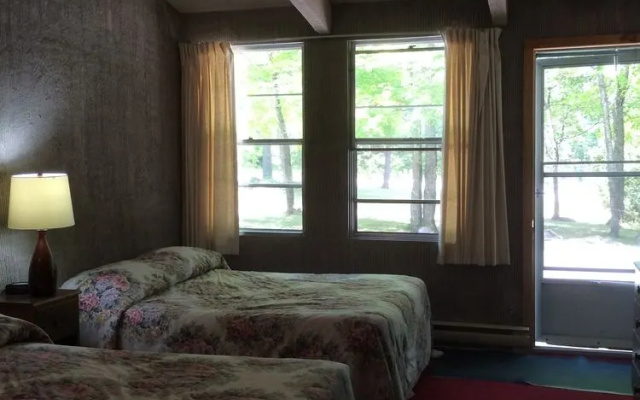 Tunnel Lake Trading Post & Motel