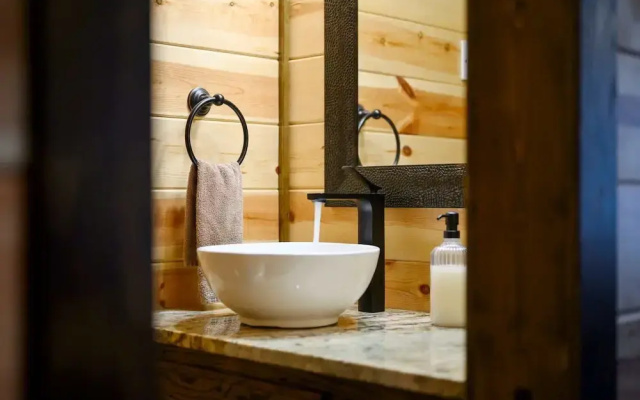 Cabin Vibe - Bunkroom - 3 King - Firepit - Shuffleboard