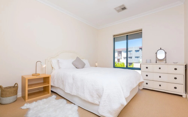 Luxurious Perth Townhouse