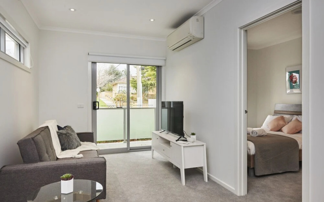 Bright and Updated 1 Bedroom Apartment