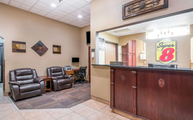 Super 8 by Wyndham Bismarck