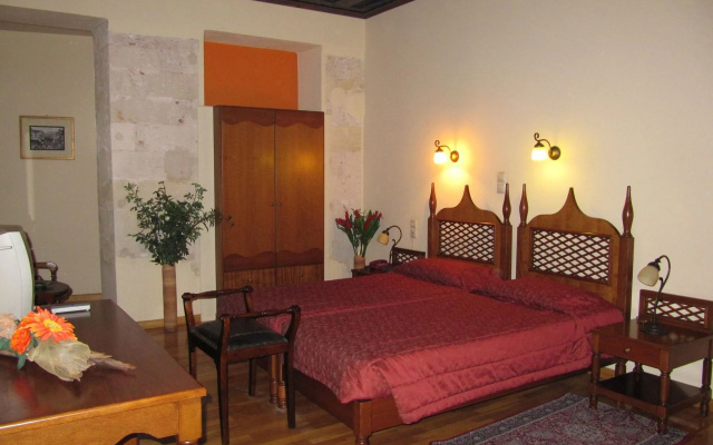 Belmondo Hotel