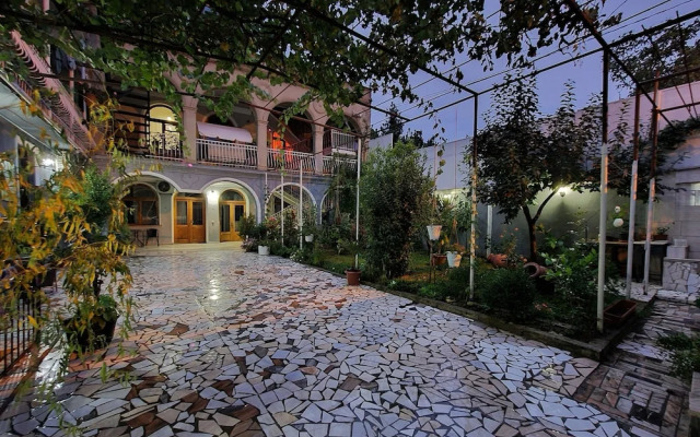 Grayhouse Elia Apartment