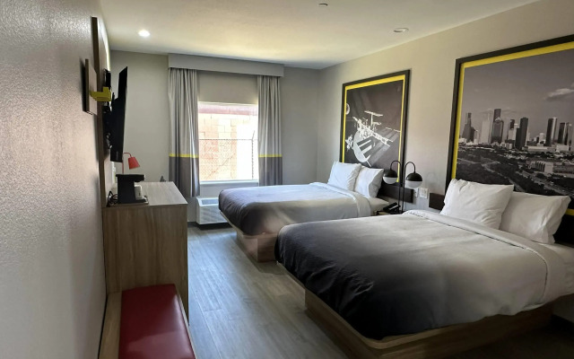 Super 8 By Wyndham Baytown