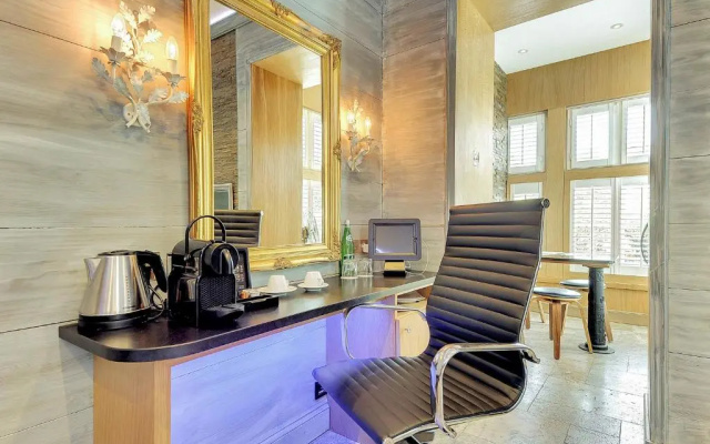 Mala Anglia Deluxe Rooms & SPA