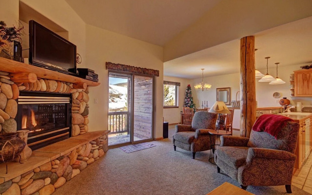 127 Lookout Ridge 2 Bedroom Townhouse by RedAwning