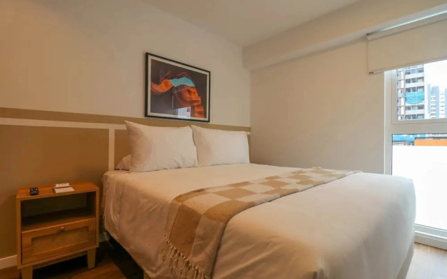 w Light-filled 2BR w Balcony in Miraflores