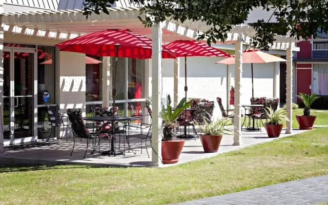 Iberia House & Suites