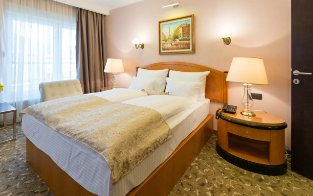 Sterling Hotel