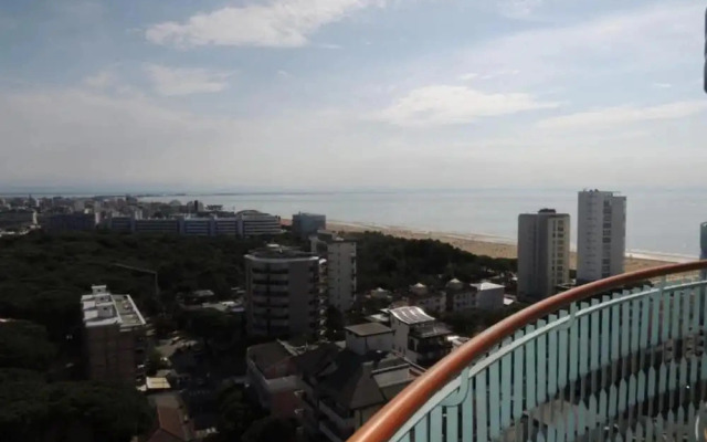 Quiet Beachside Flat With sea View