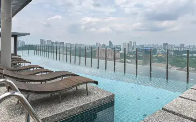 Relax in a Modern Studio w City View + Pool Access