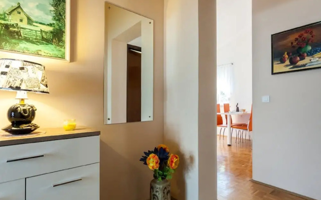 Balmy Apartment in Malinska Near Sea