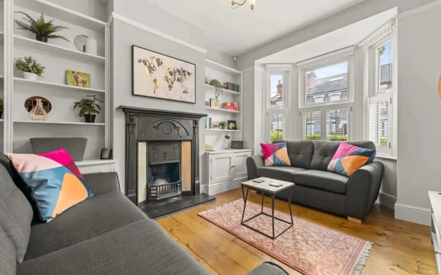 Reading Station - Modern Home w Garden Sleeps 6