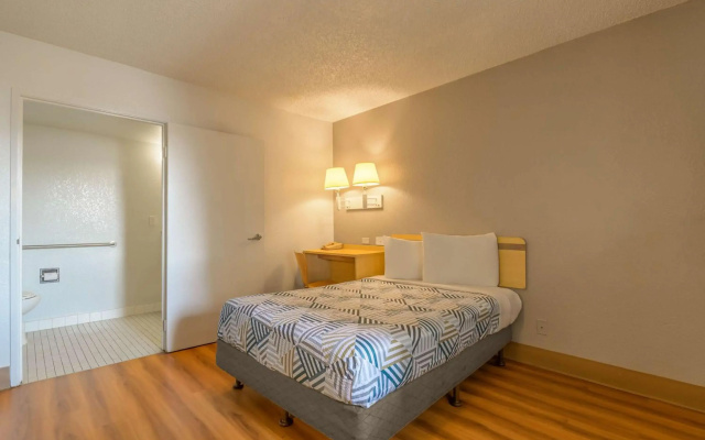 Motel 6 Hayward, CA – Silicon Valley Gateway