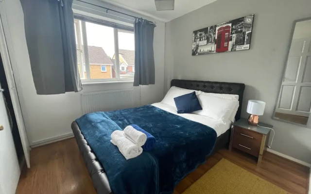 Apartment - Sleeps 4 & On-site Parking