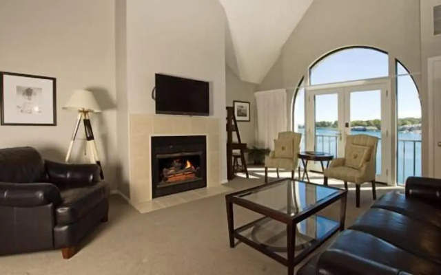 Edgewater Inn- Charlevoix