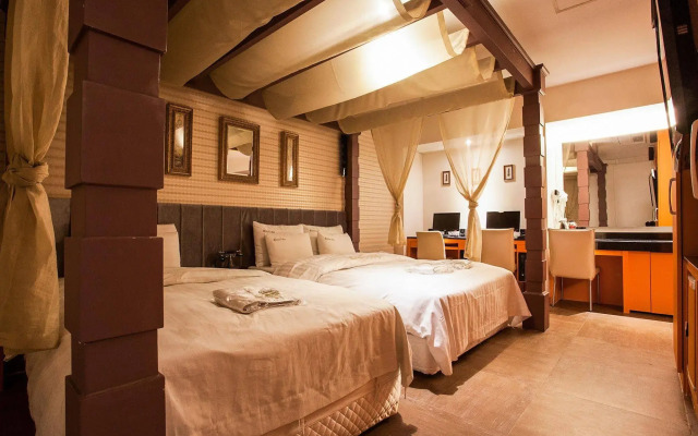 LaNuit Hotel