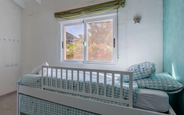 Scenic holiday home in Comunidad Valenciana with pool