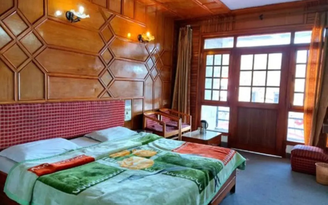 Goroomgo Radha Continental Nainital