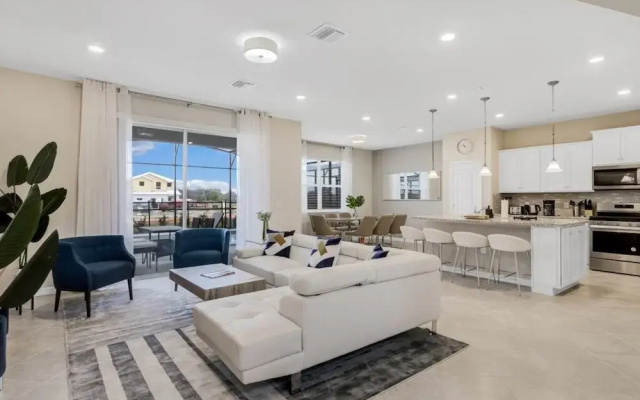 Summer Deal! 5 Bdrm Solterra Home!