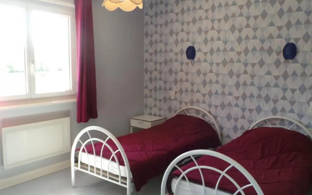 Gîte Creuzier-le-Neuf, 4 pièces, 6 personnes - FR-1-489-76