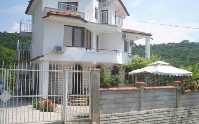 Отель Villa Rosa вид на фасад