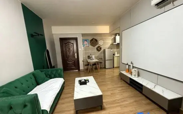 Warm Pavilion Lakeside Apartment