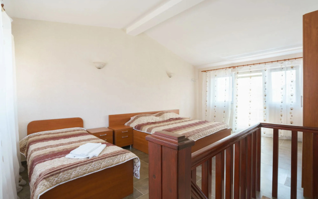 Apartments Lora
