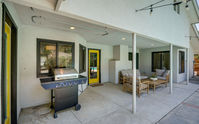 Bakersfield Oasis: Private Pool, Hot Tub & Patio!