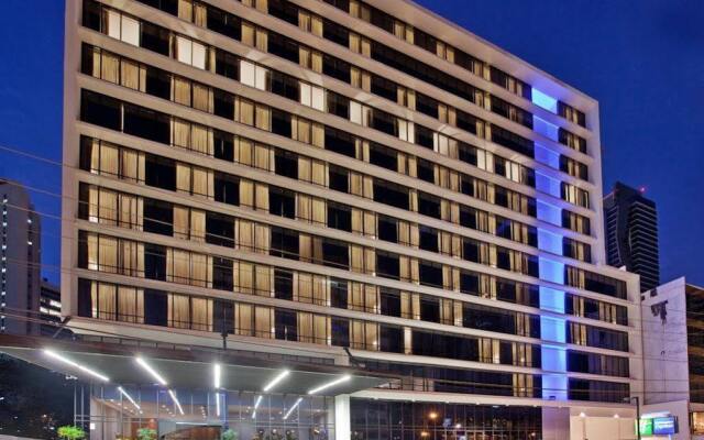 Отель Holiday Inn Express Panama вид на фасад