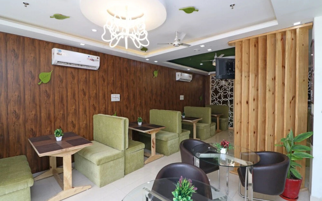 OYO 14909 Hotel Vivid