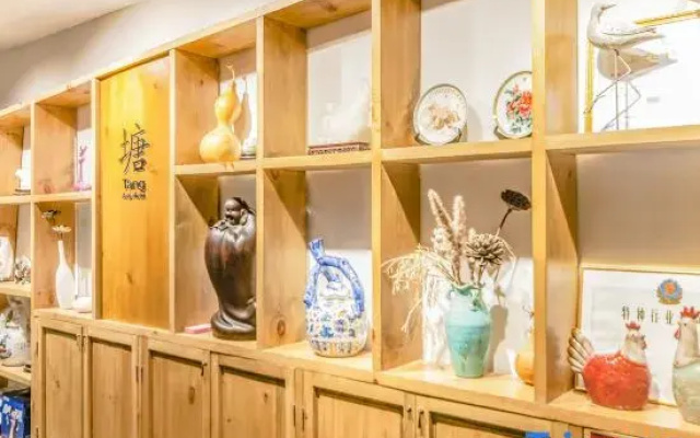 Tang Arts Hotle (Beidaihe District Laohushi Sea Park Store)