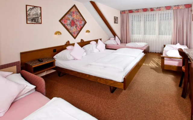 BASLERTOR Summer Pool Hotel