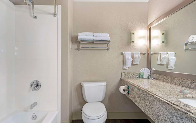 Best Western Cedar Inn & Suites