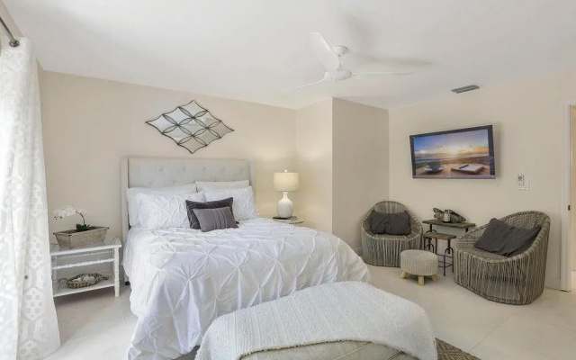 Quiet Inland Home With Pool, two Queen Beds and Grill